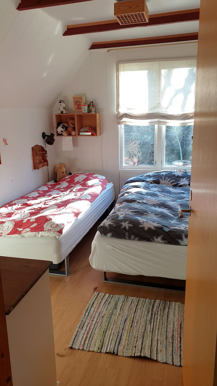 3. (detská) izba s dvoma samostatnými lôžkami