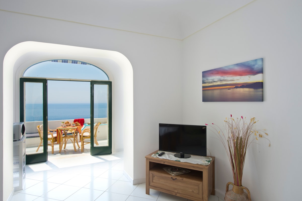Popular Airbnb listing: Casa Elisa Praiano in Praiano