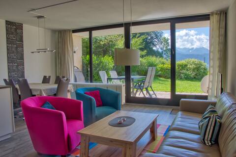 Lakeside apartment with pool & sauna
