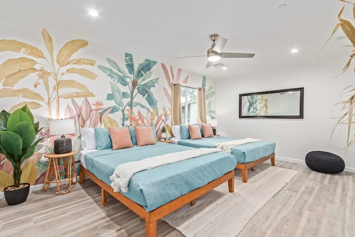 ห้องนอนที่สามมีเตียงควีนไซส์ 2 เตียงพร้อมห้องสำหรับผู้เข้าพักเพิ่มเติม 4 คน