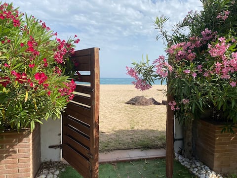Cozy house on the beach