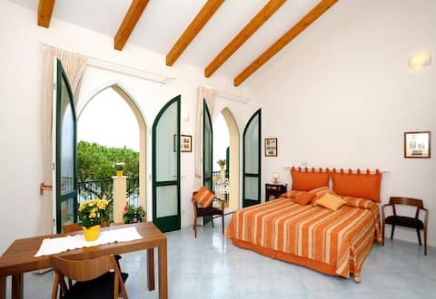 Studio Apt with Jacuzzi and partial Sea View