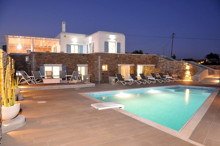 Super Paradise. Private Pool. Free Maid Service.