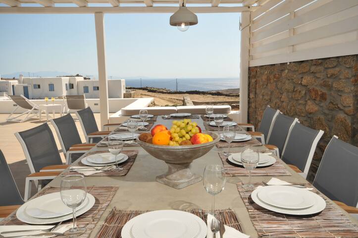 Super Paradise. Private Pool. Free Maid Service. gallery image 5