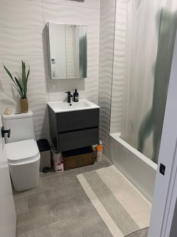 Lovely 3 bed condo in Bushwick/Ridgewood area gallery image 2