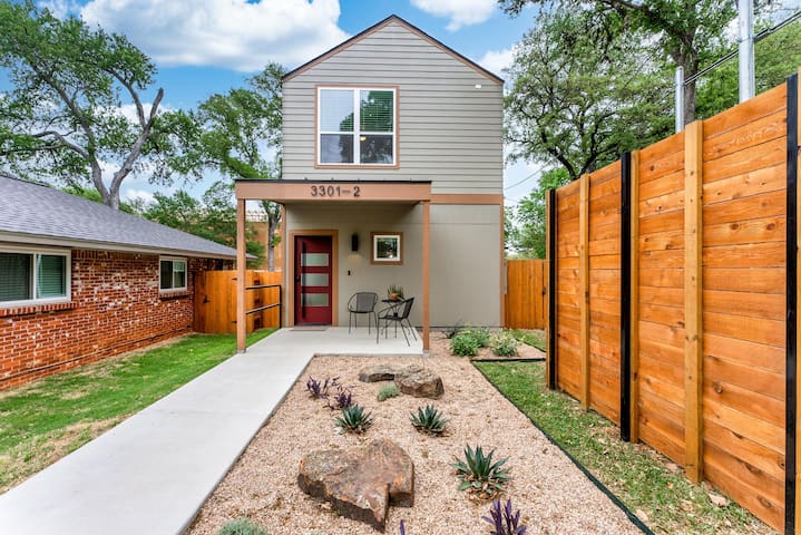 Great Location – Vanderbilt & Arkansas Football gallery image 2