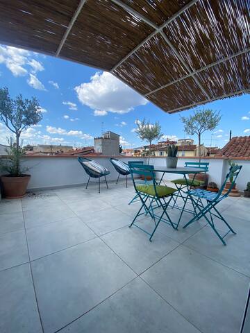 ‘NEW’ Art & Design Apt with Panoramic Terrace gallery image 4