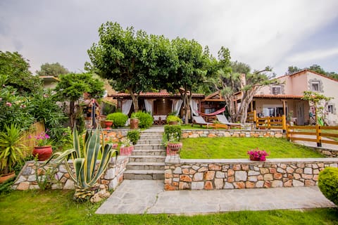 Lizas House Waterfront House