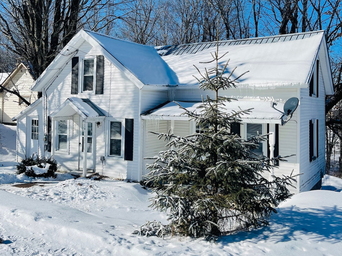 “Gateway to the Adirondacks” House in Harrisville Houses for Rent in