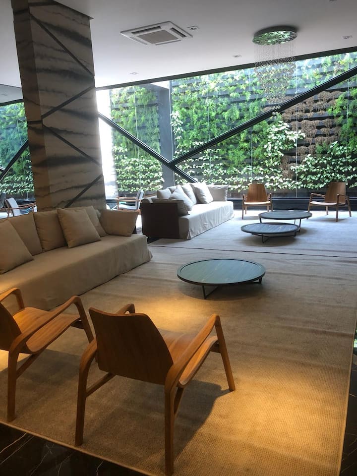 Espace  à la réception du bâtiment .