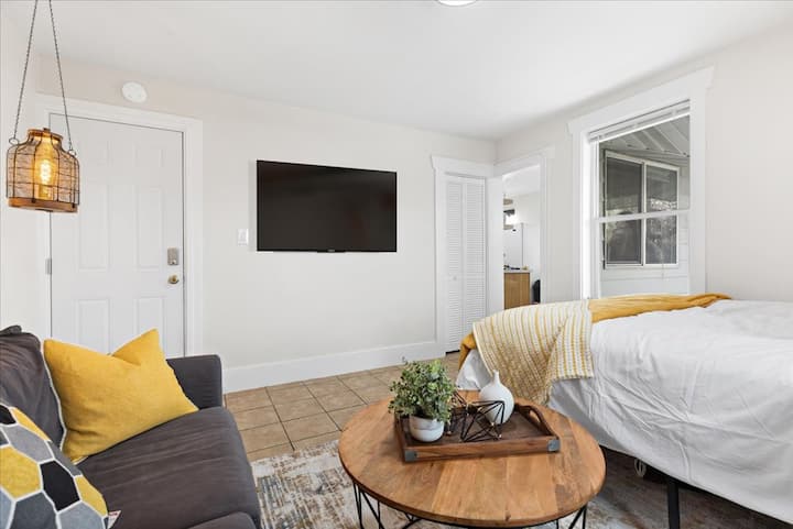 Quiet Comfort In Billings | Wi-fi & Free Parking - Billings, MT