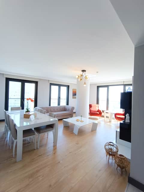 Central+Fully Equipped / AC +3BR/2BA Apartment