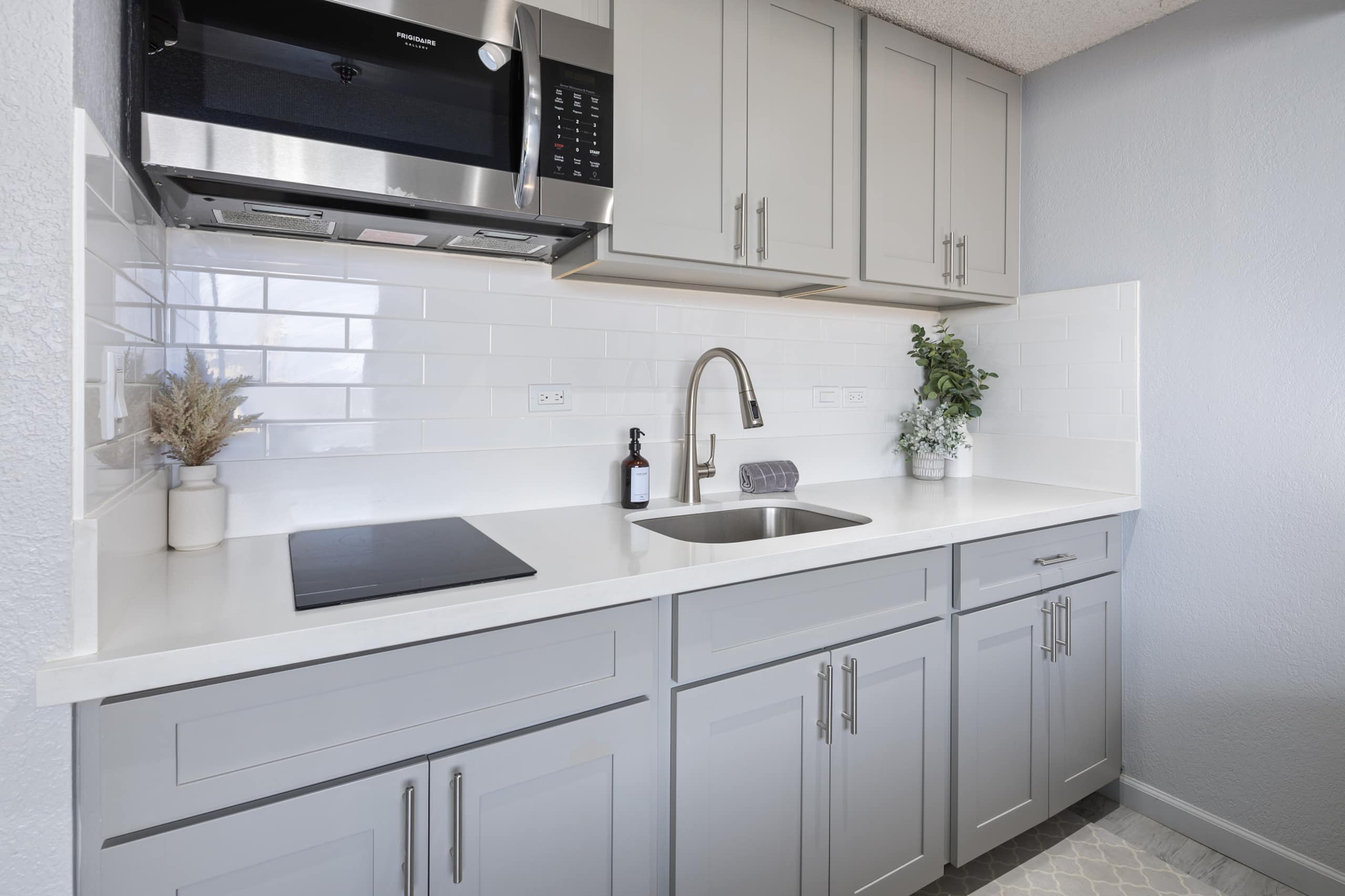 Condo in Honolulu · ★4.73 · 1 bedroom · 1 bed · 1 private bath - Image 2
