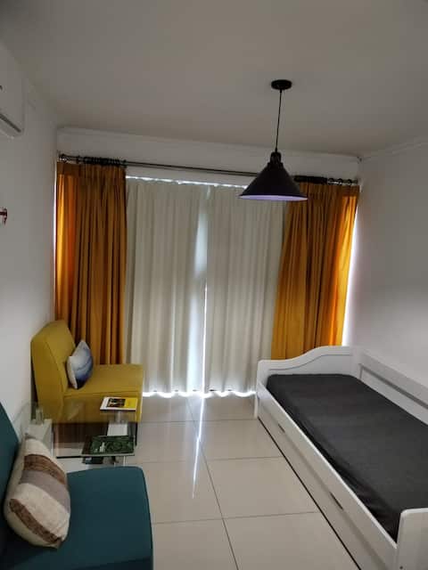 Designer equipped loft! Annual or brief stays