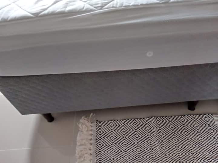 cómoda cama de caja doble.