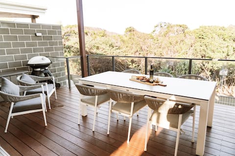 Surf, Sun & Style: Dream Beachfront Retreat