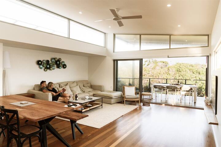 Coastal Retreat – Luxe Beach Escape, Lake Cathie gallery image 4