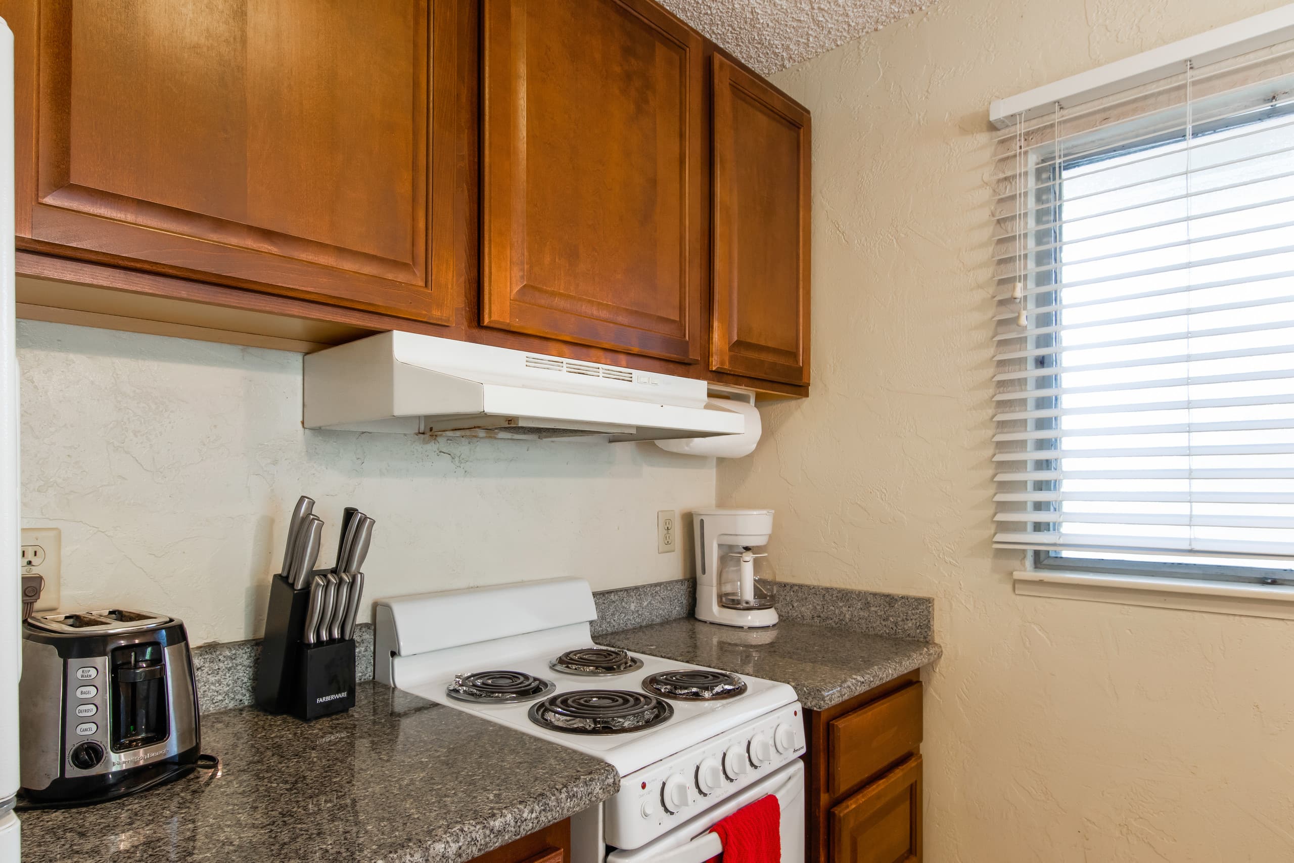 Lovely 1 bedroom with kitchen, free wifi & parking - Photo 13