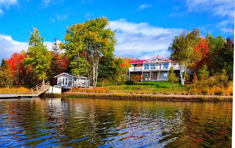 Luxurious cottage with sauna, fireplace and wharf