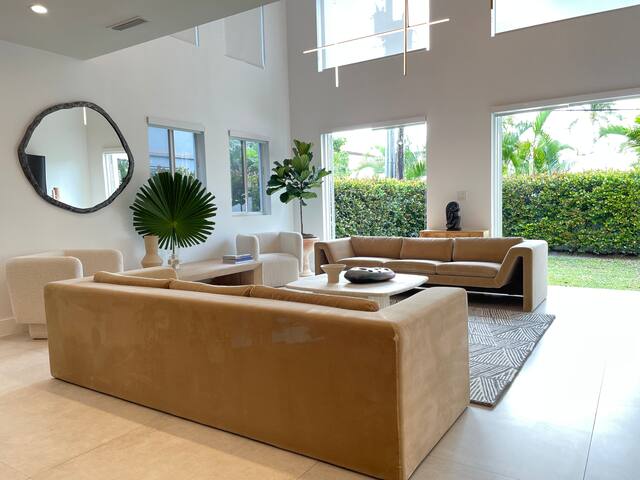 Sunset view Victoria Park TH walk to Las Olas gallery image 4