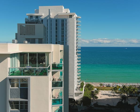 LUXURY PENTHOUSE ON THE BEACH 3/3 OCEANFRONT CONDO