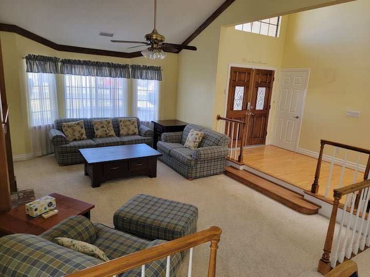 Serene Lakefront Property With 5 Bedrooms, 3 Baths - Apple Valley, CA