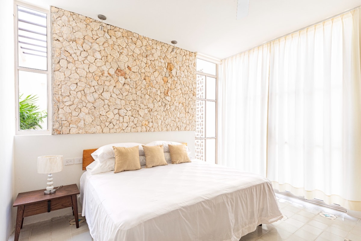 Successful Airbnb property: Casa Don Alfredo; Master suite, Centro. New ! in Buenavista