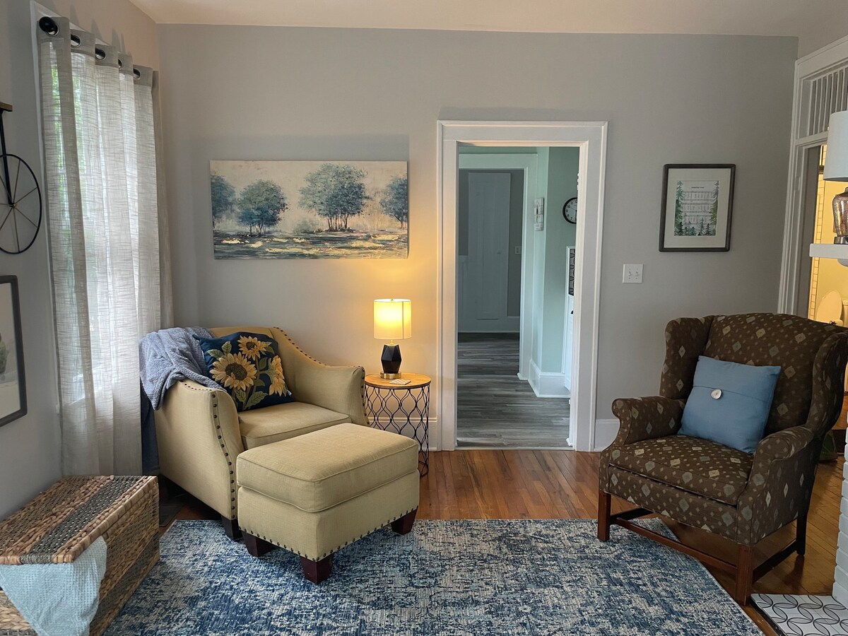 Popular Airbnb listing: Cottage Oakwood -Convenient-Berry,Tennis, Downtwn in Rome
