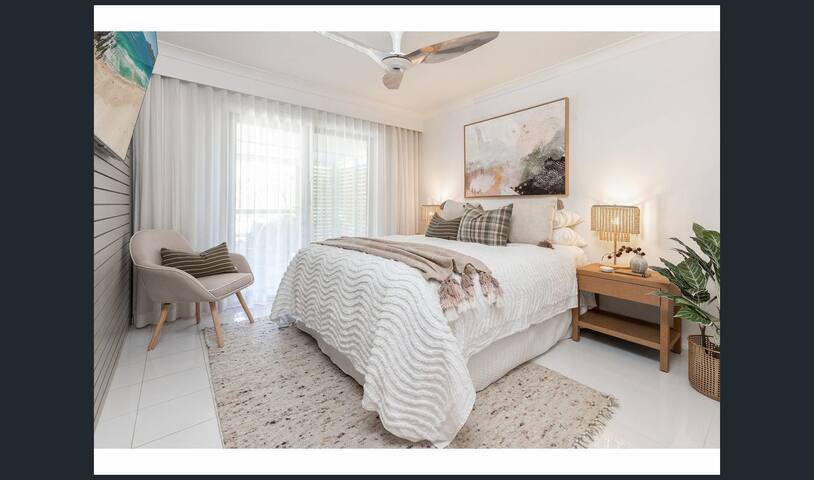 Beachfront home, Indulge@Surfriders gallery image 5