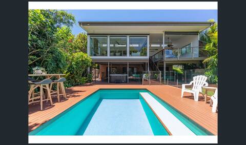 Beachfront home, Indulge@Surfriders