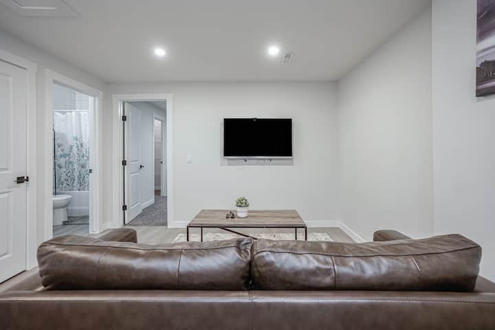 Stylish Private Suite| 6 Min To Airport - Calgary