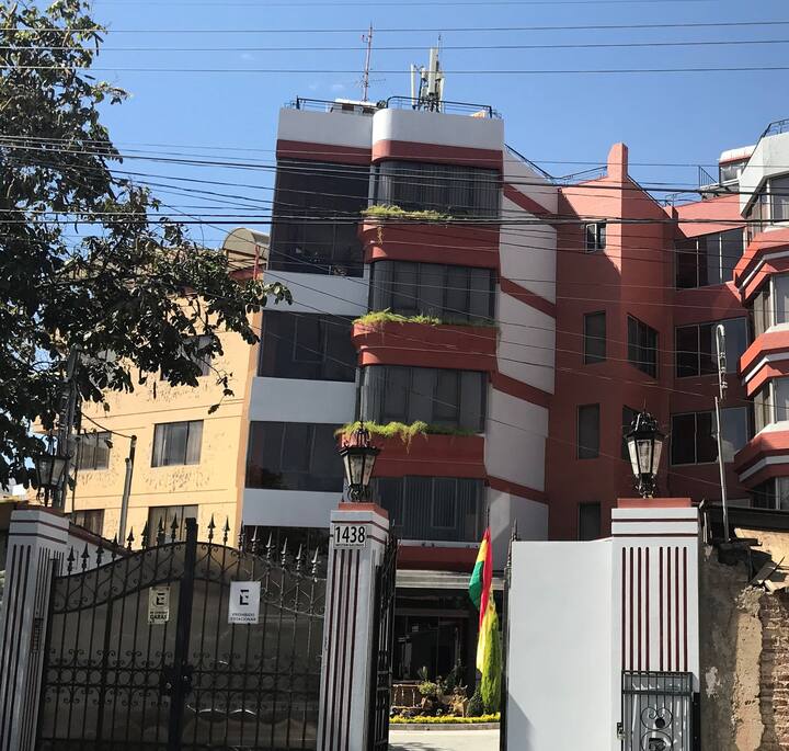 A4 Beautiful 2 Bedroom Apartment 2 Bathrooms Serviced apartments for