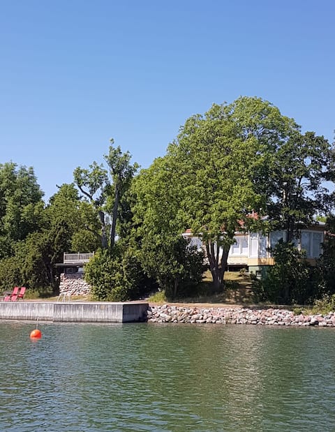 House by private jetty and beach near Mariehamn