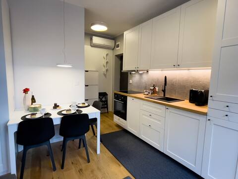 Urban Apartments Studio No 3A with Private Parking