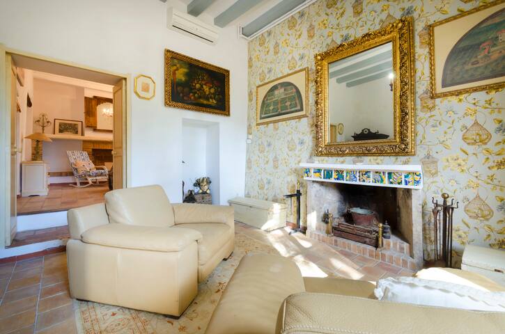 Historic House with Pool, Sauna and Jacuzzi gallery image 5