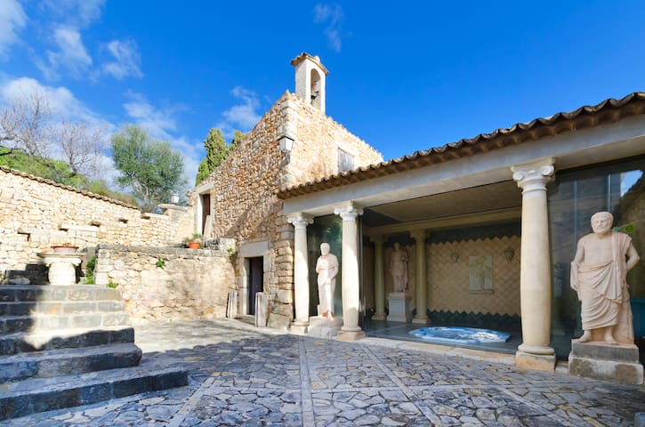 Historic House with Pool, Sauna and Jacuzzi