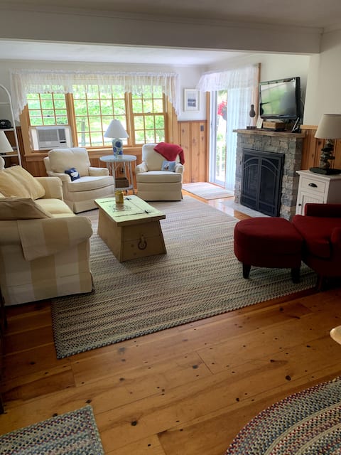 Popular Airbnb listing: Chatham Cottage - Walk to Beach! in Harwich Port