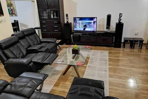 2BR Modern Apt 15mn 2 Airport+Free Wi-Fi+Generator