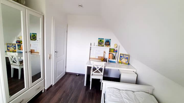 Chumba cha watoto/mgeni ghorofani, mlango mpya