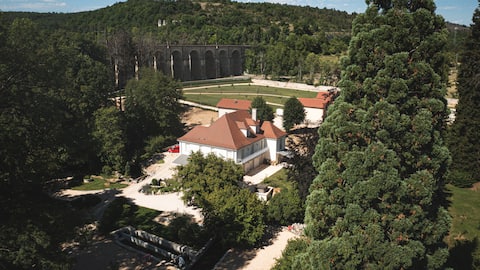Bed and breakfasts, in the heart of the Neuvon estate