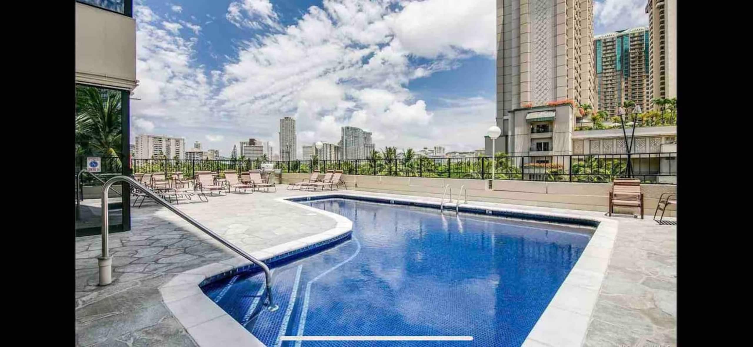 Great Location🏖Free Parking 🚗Aqua palms hotel - Image 6