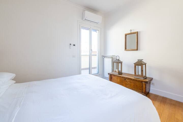 Spanish Step Rooftop Boutique Apartment Rome gallery image 3