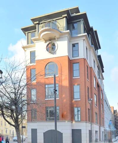Vauxhall Bridge Road 3 Bedroom Apartment In London gallery image 2