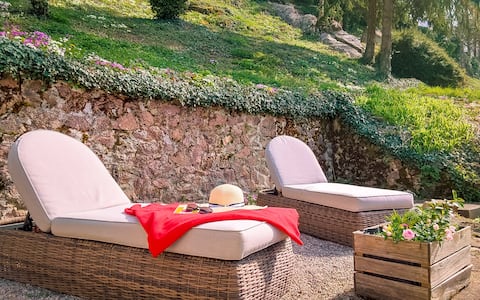 Le Moulin de L'O - L'Orle Rose Bucolic Setting