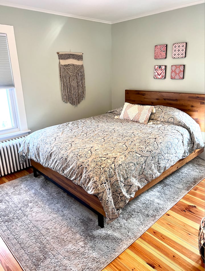 Bedroom #3- Queen size bed with Pottery Barn duvet