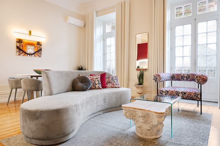 42 2 F Historical apartment at Cardosas Block