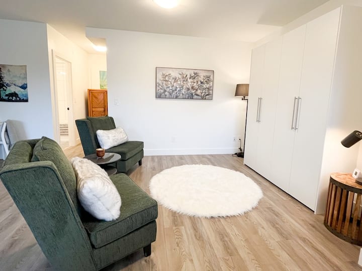 Boutique Suite Near The Mountains & The Sea - Vancouver