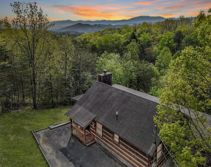 🌄CozyLogCabin! GreatForCouples!🏞MtnViews! HotTub🌠 Cabins for Rent in