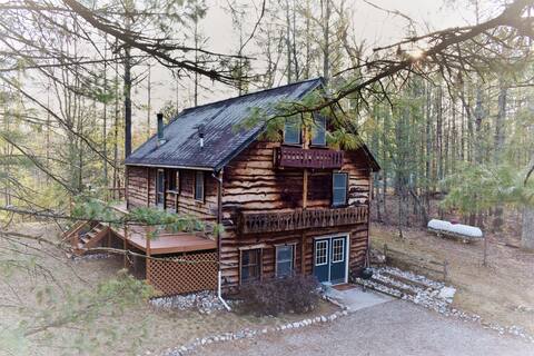 Relaxing getaway on the Pere Marquette river!
