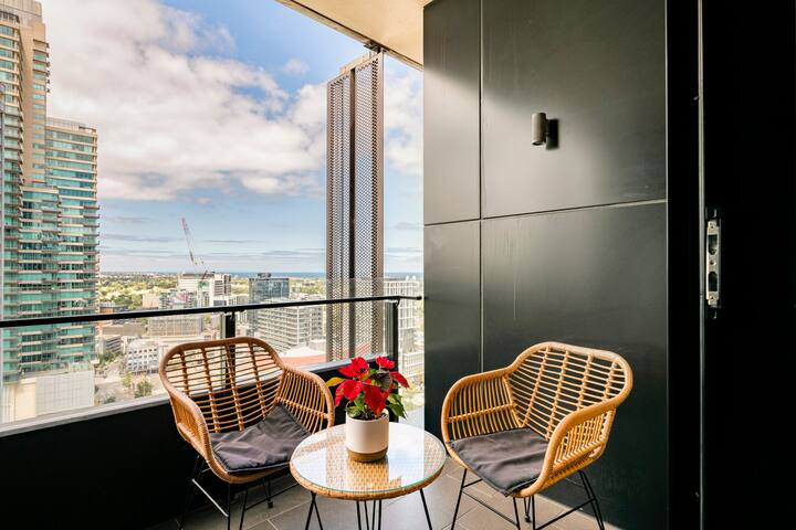 Sleek&Stylish Corner Apt on TopFloor Southbank Vic gallery image 2